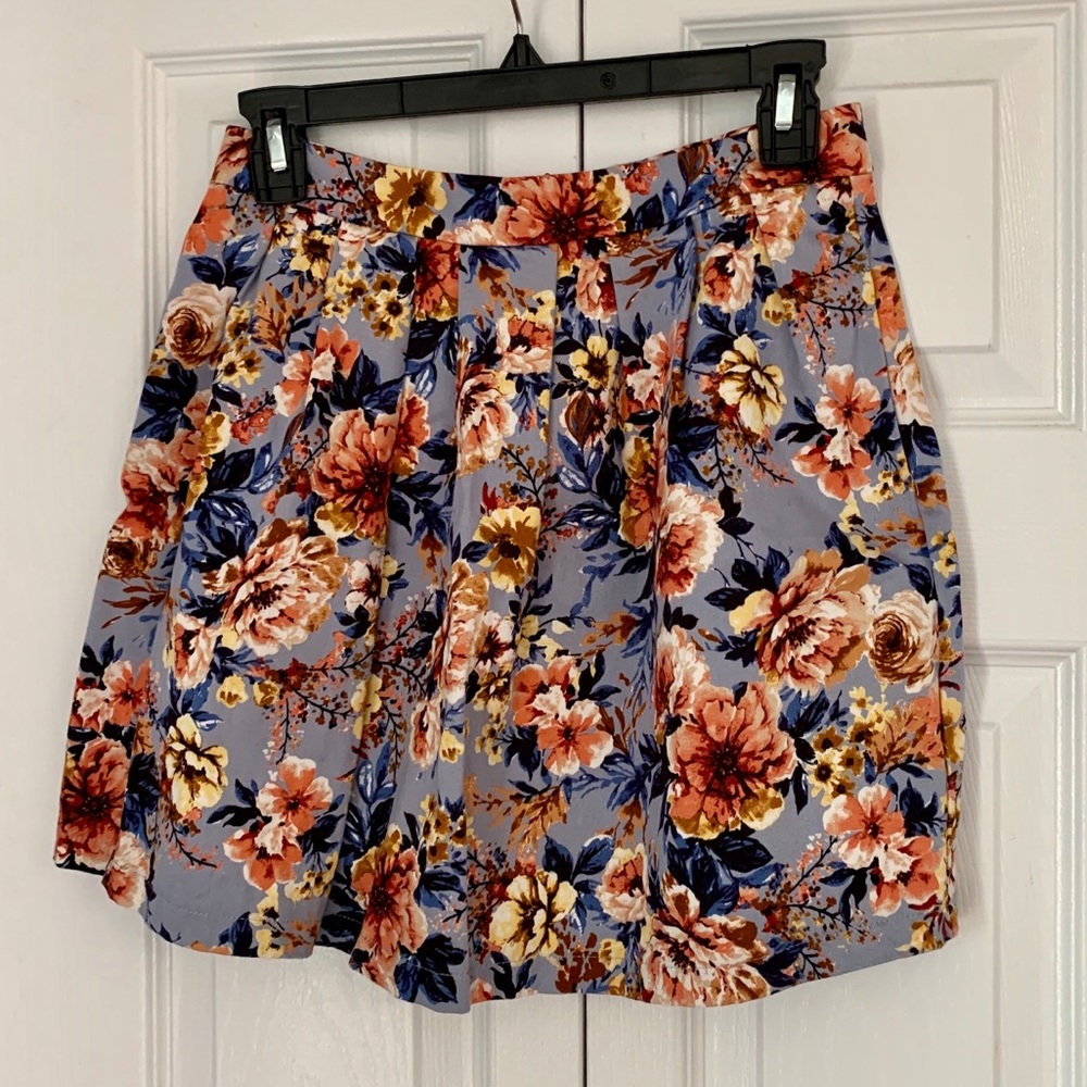 Stradivarius Women’s Mini Floral Skirt